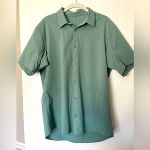 Men’s Lululemon short sleeve button down Size L